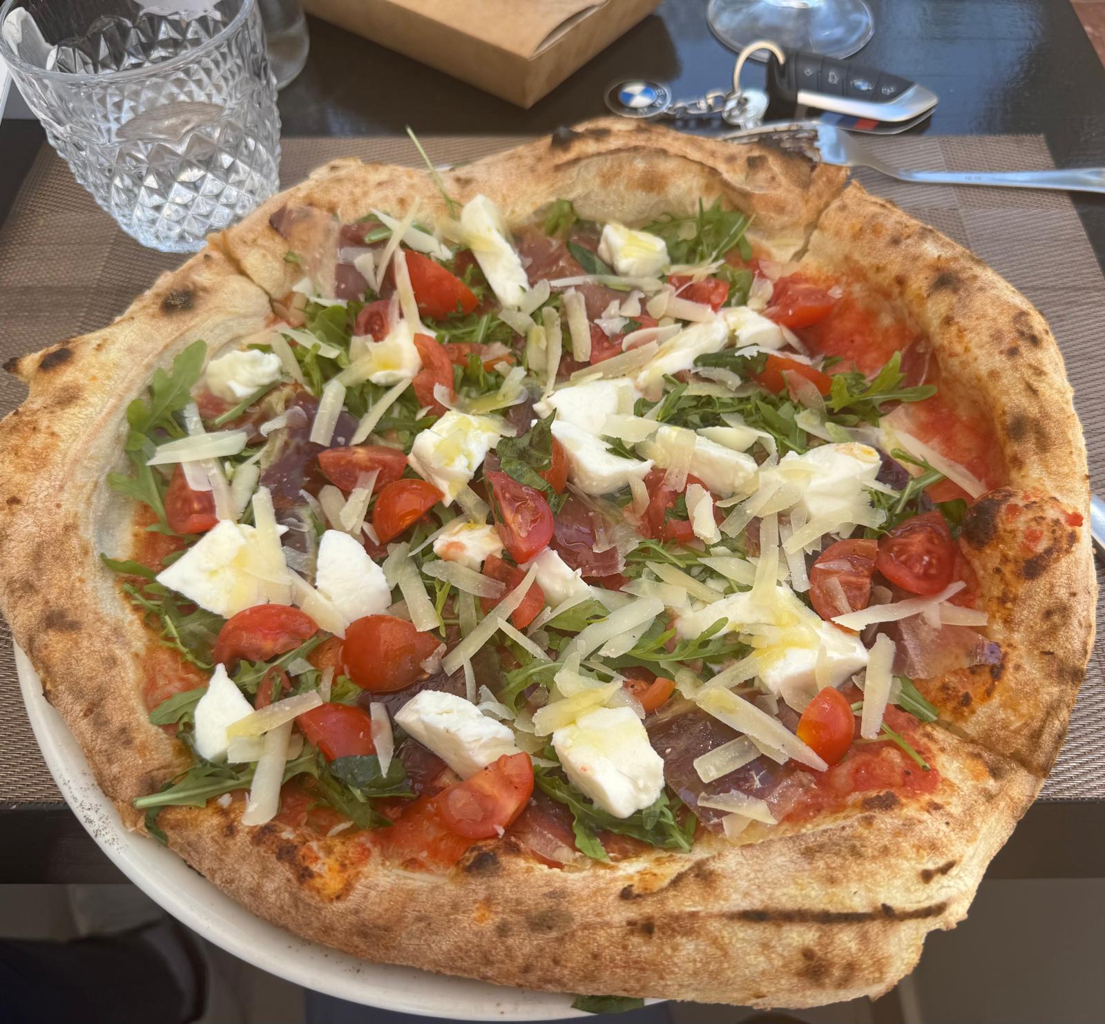 PIZZA WITH MOZZARELLA AND IBERIAN HAM