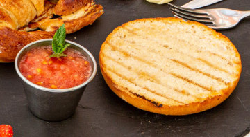 Toast with crushed tomato and olive oil