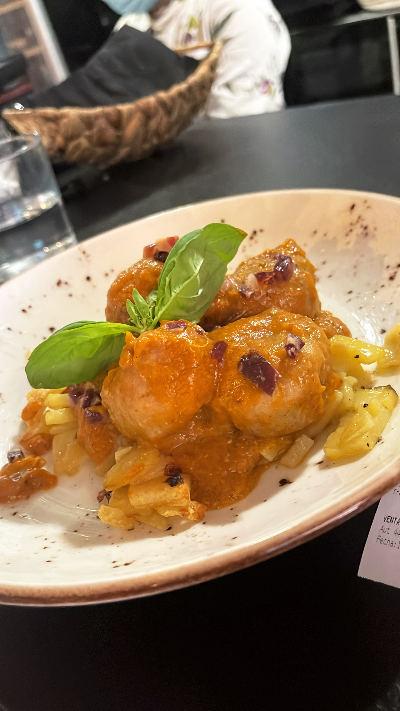 Albóndigas al palo cortado con jamón de bellota