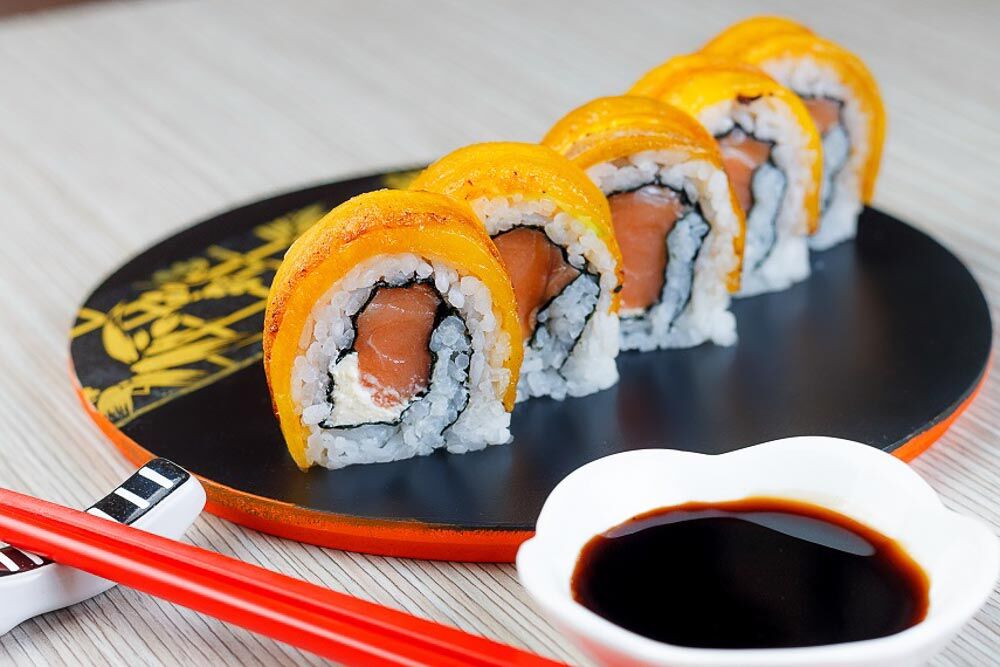 Rolo de sushi samurai