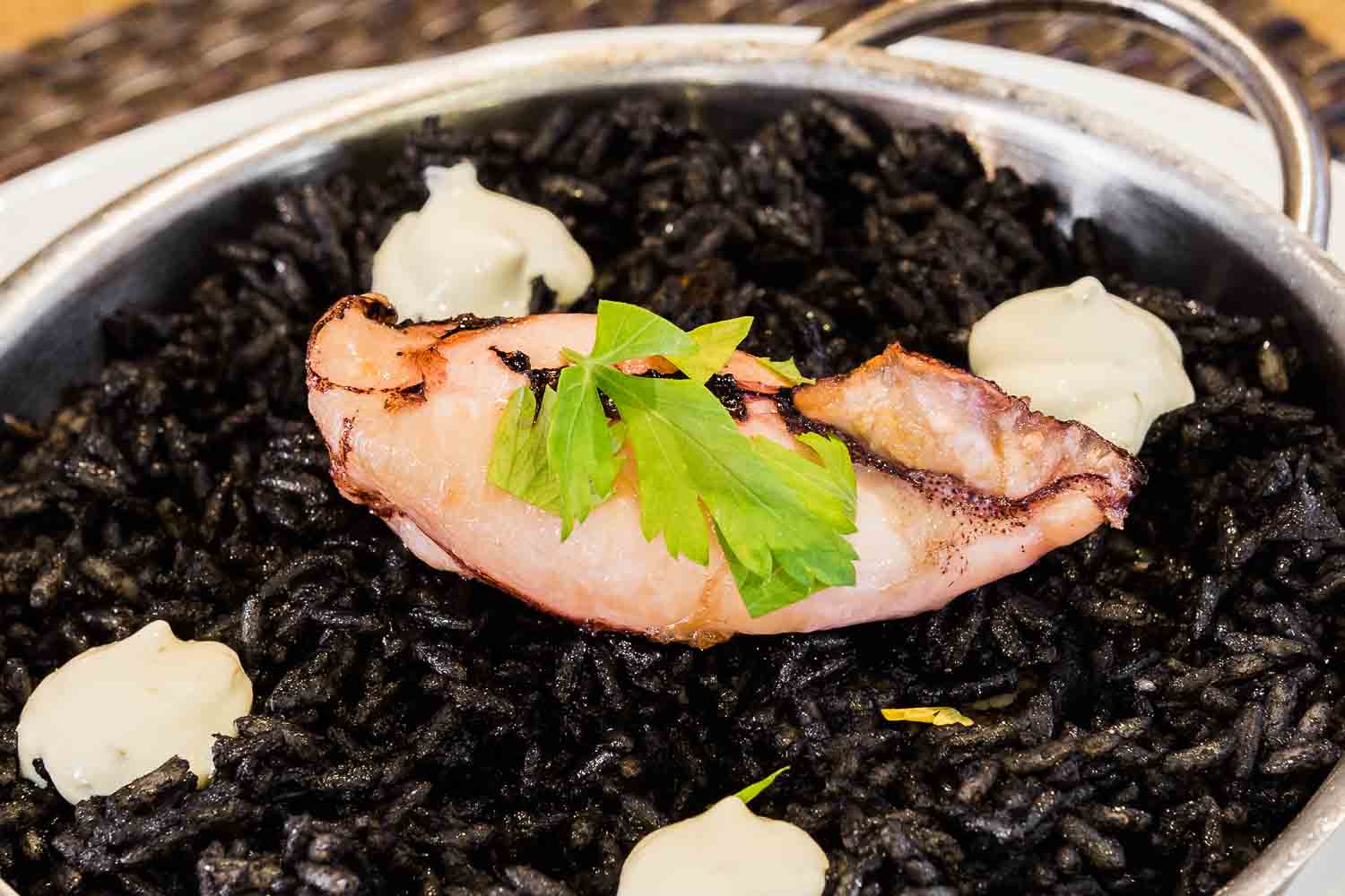 검은 오징어와 쌀 (1 인당 가격)