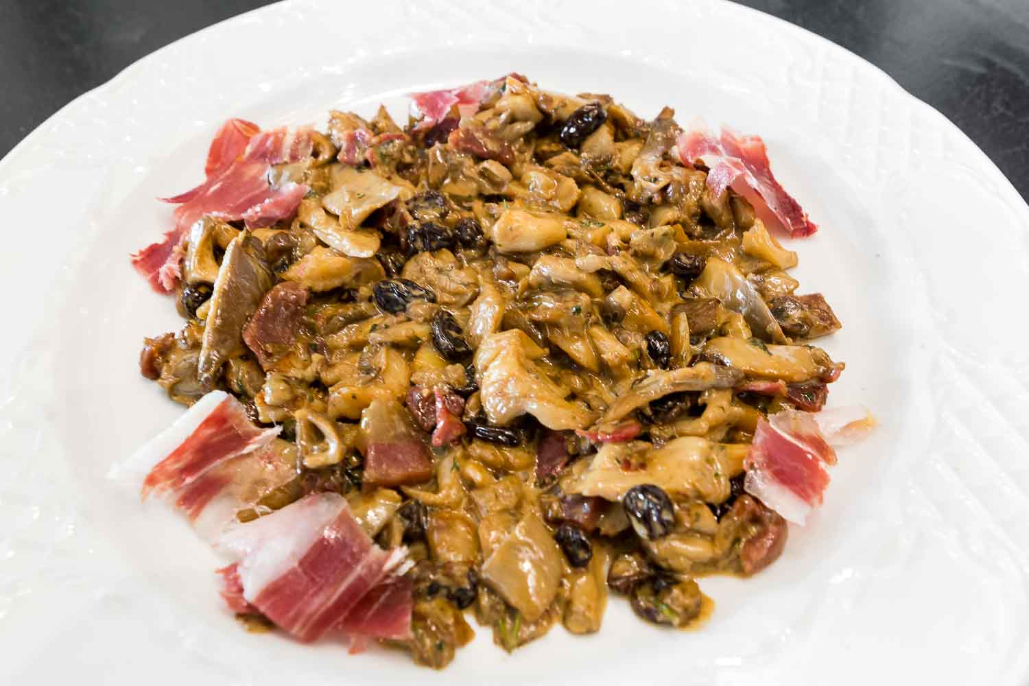 Mushrooms with ham