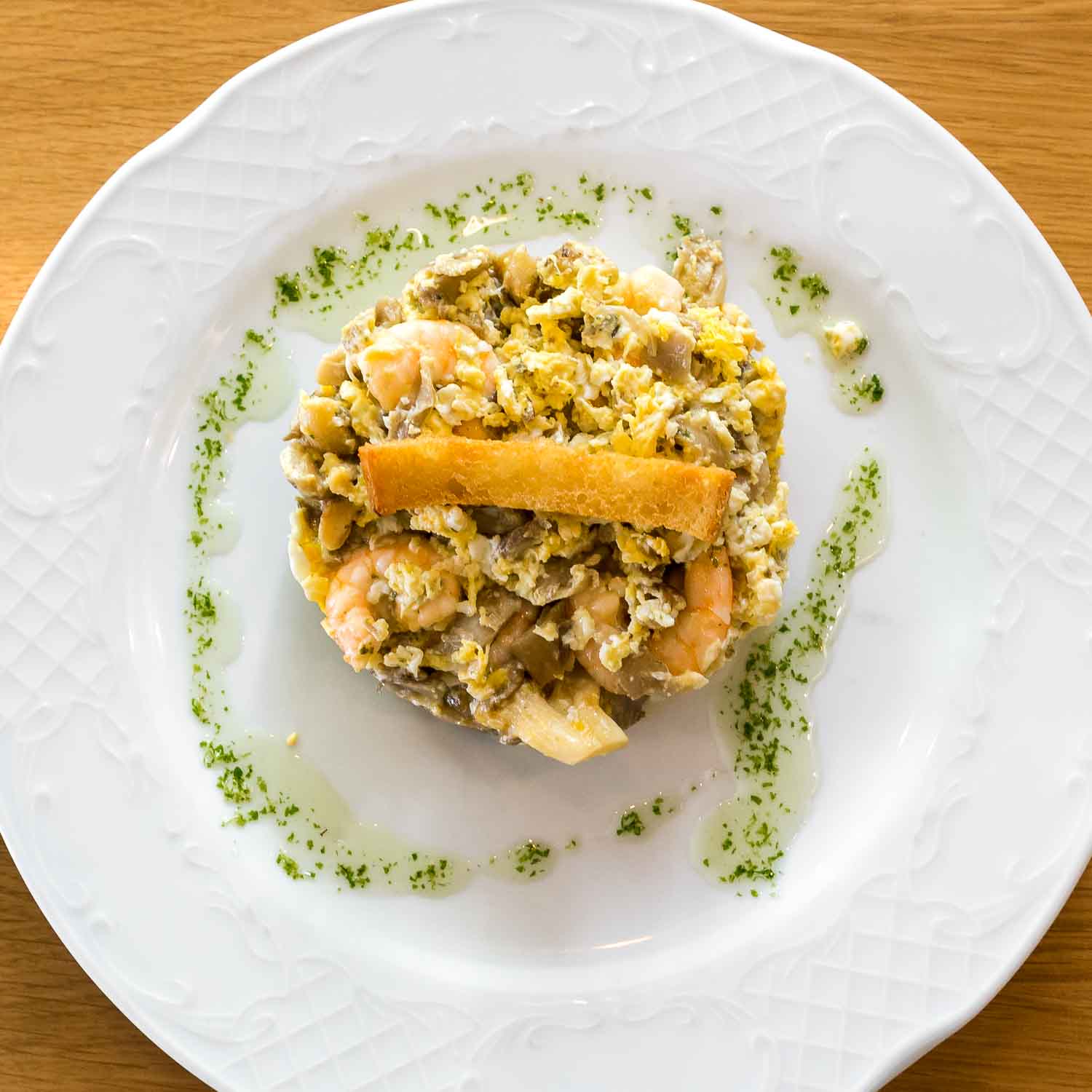 Scrambled eggs with mushrooms