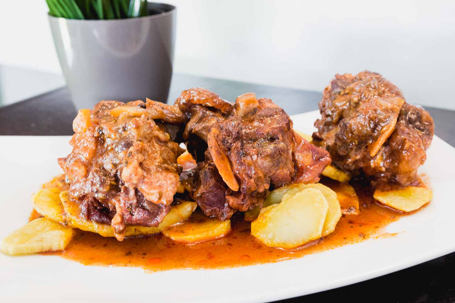 Cola de toro a la andaluza