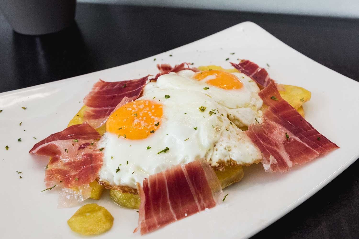 Fried eggs with potatoes and ham