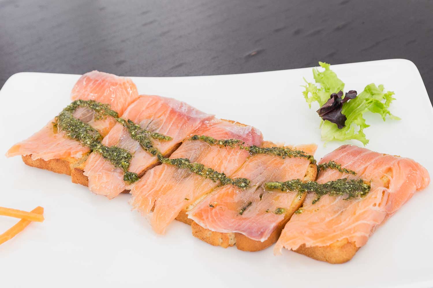 Bread with smoked salmon