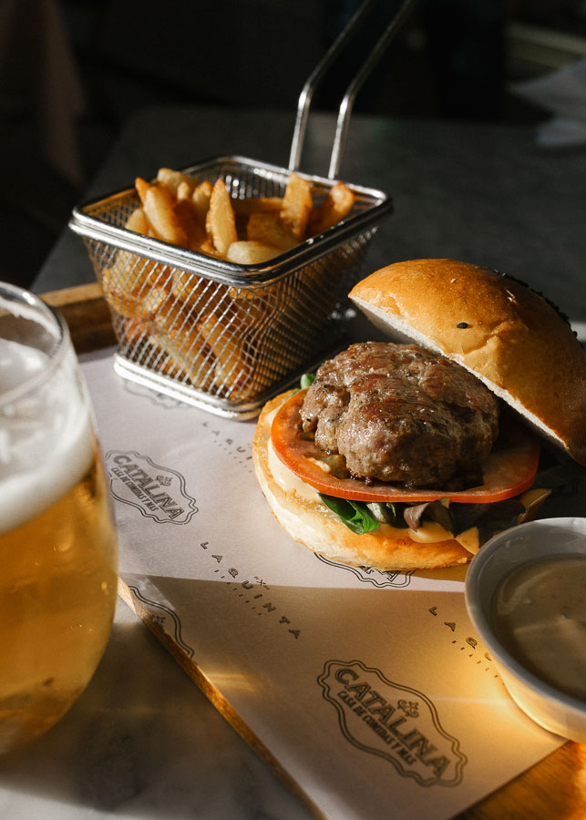 Mini beef burguer with brioche sauce 