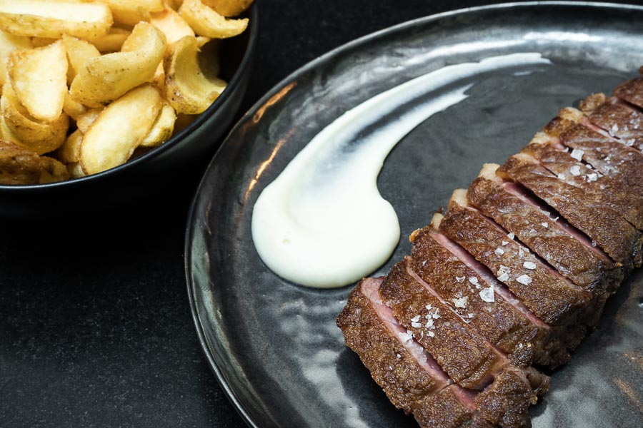 Lomo Bajo de Vaca Vieja Madurado 30 días, apionabo, trufa, patatas fritas