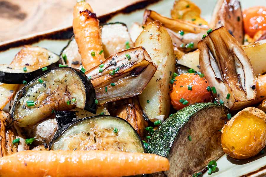 Parrillada de verduras baby con salsa Romescu