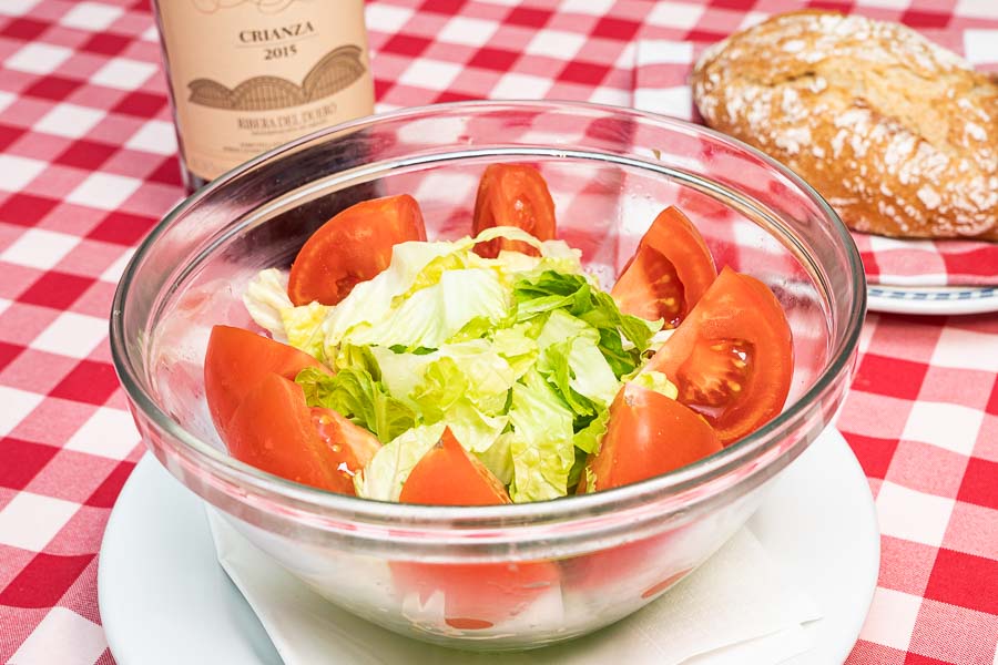 Lettuce and tomato salad