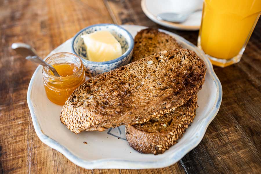 Desayuno Casero con café y zumo de naranja natural
