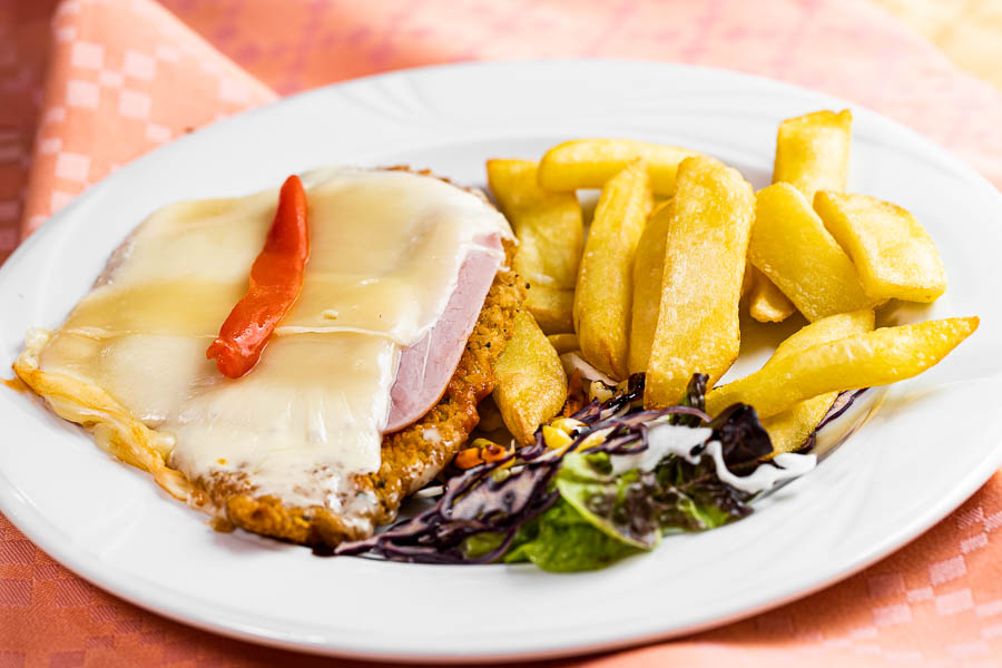 Breaded chicken breast with Neapolitan style