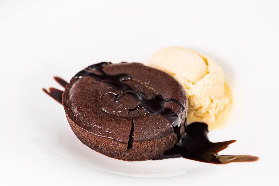 Шоколадный кулан с ванильным мороженым