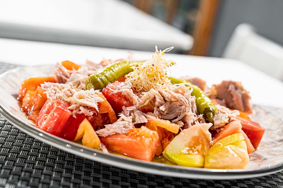 Tomate picado del terreno con ventresca (precio según mercado)