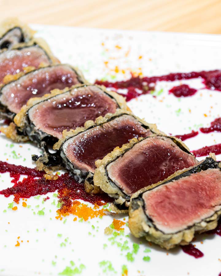 Tataki envuelto en algas nori en tempura