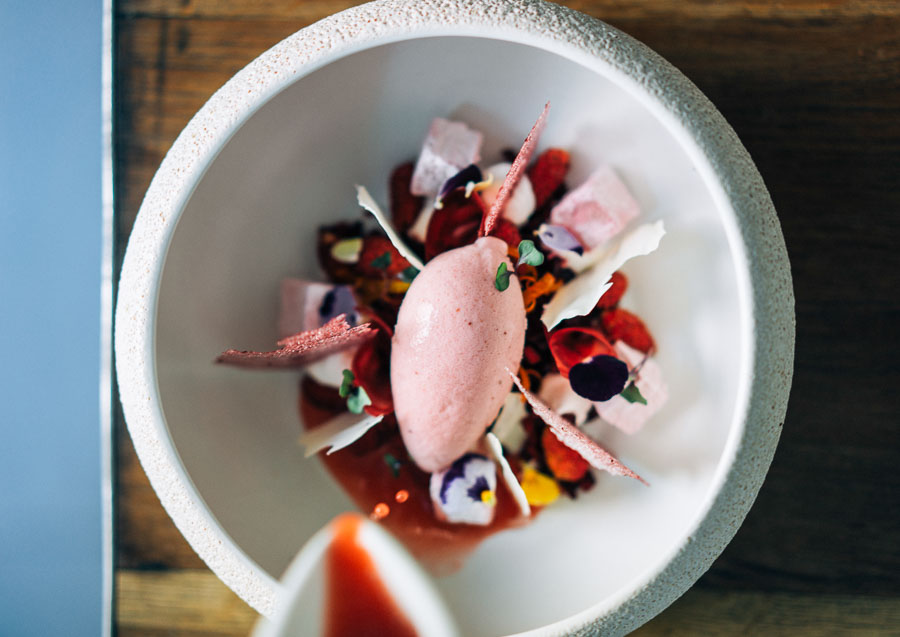 клубничный десерт, йогурт, свекла