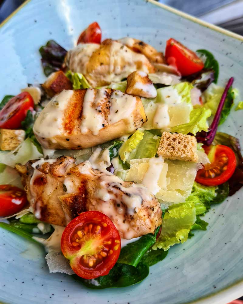 Cesar salad with grilled chicken