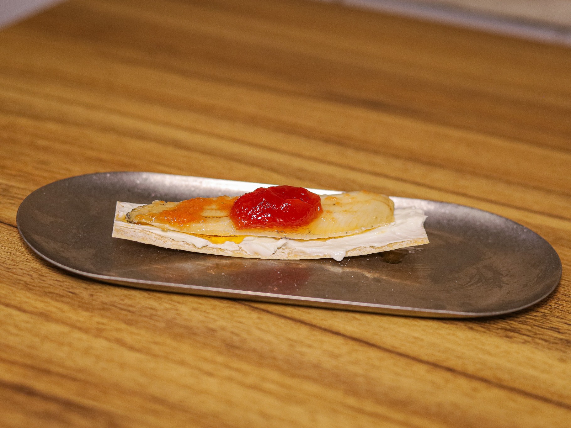 Pintxo de lomo de sardina y mermelada de tomate