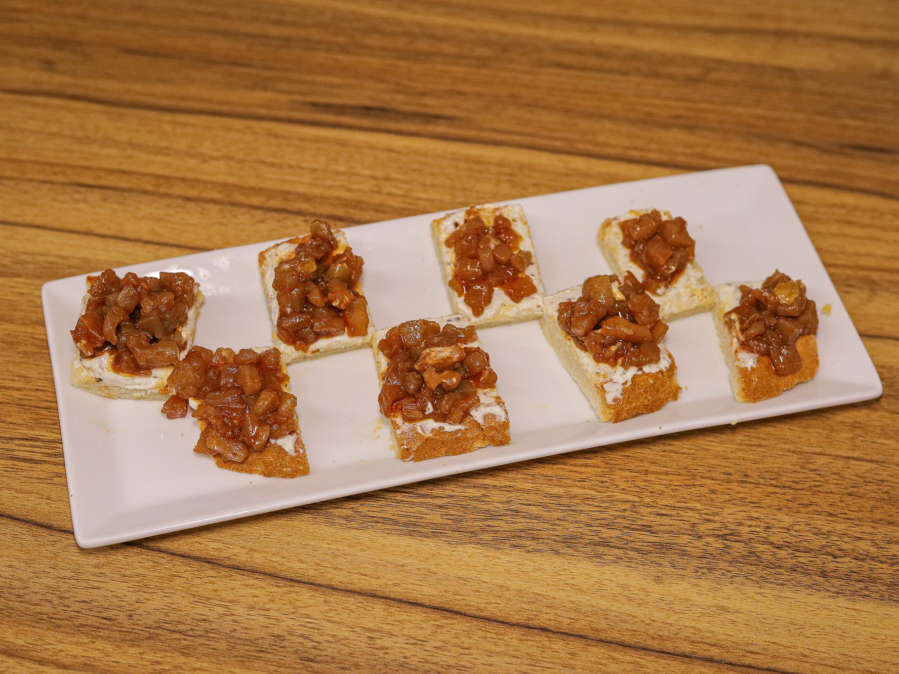 Tosta de tartar de atún y queso trufado