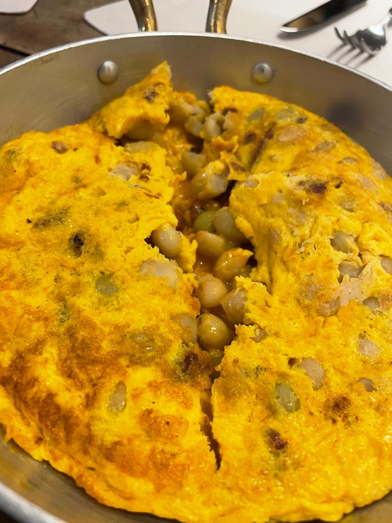 Tortilla de alubias de La Bañeza recién hecha