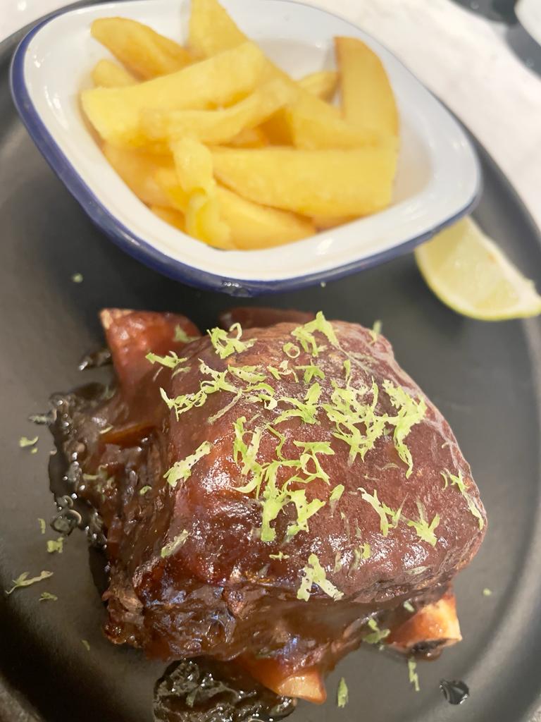 Costilla glaseada de de vaca vieja