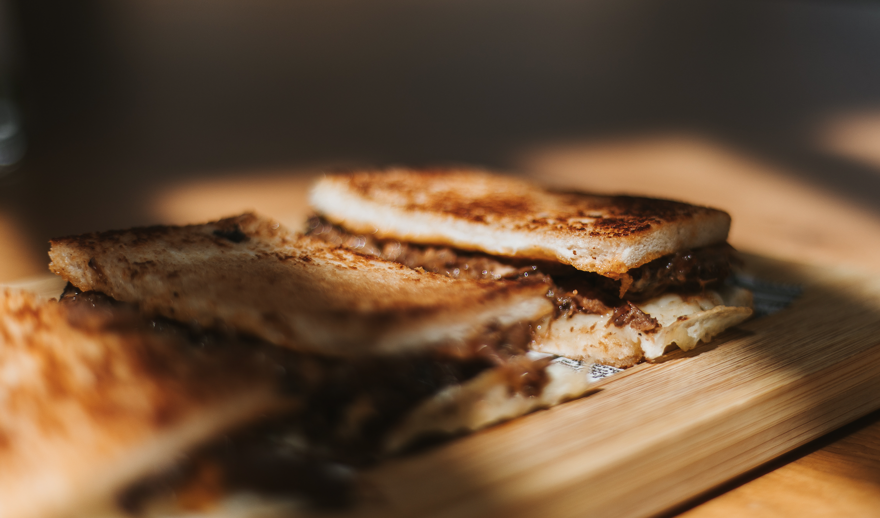 Sándwich de rabo de toro guisado