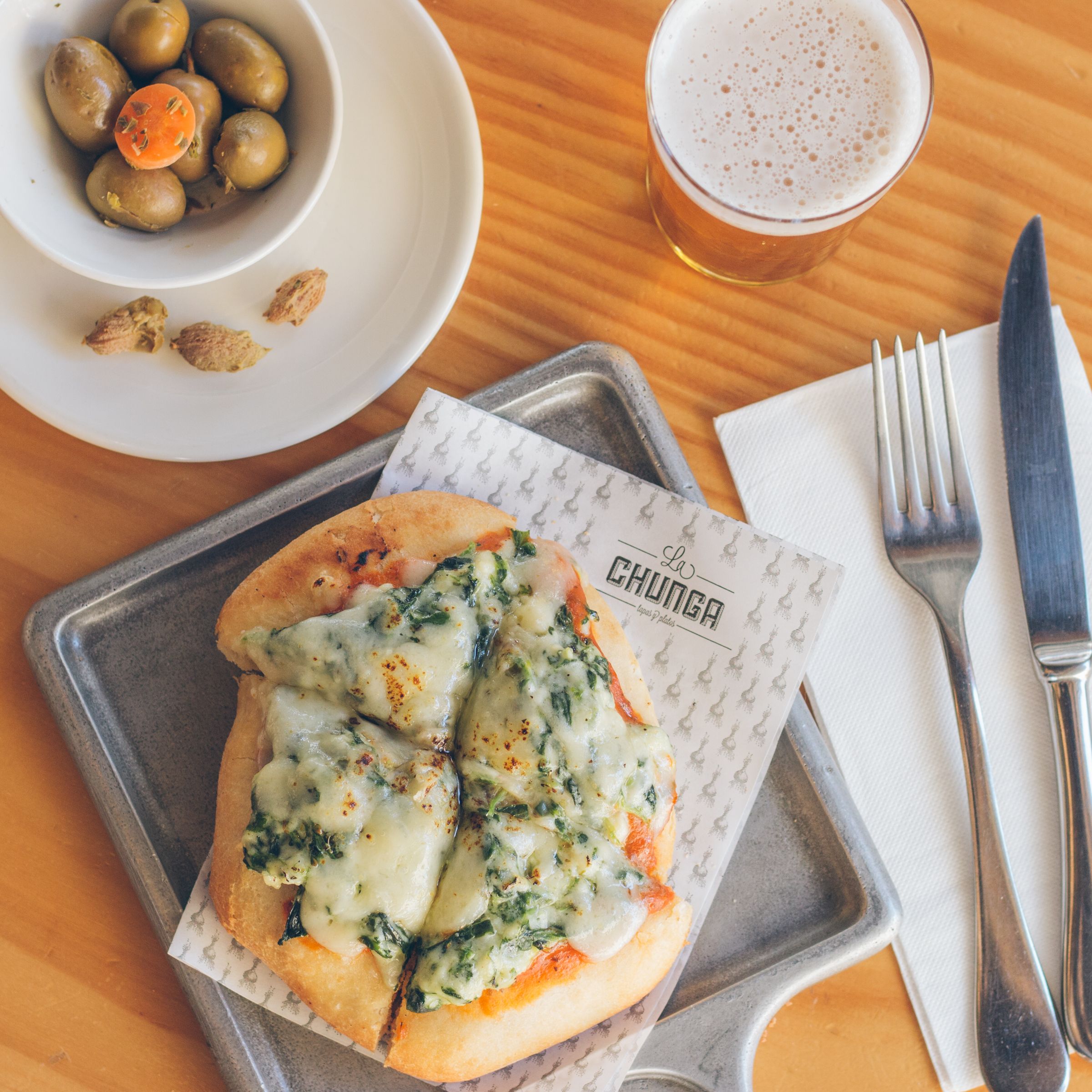 Mini pizza avec creme onctueuse d’épinards et fromage