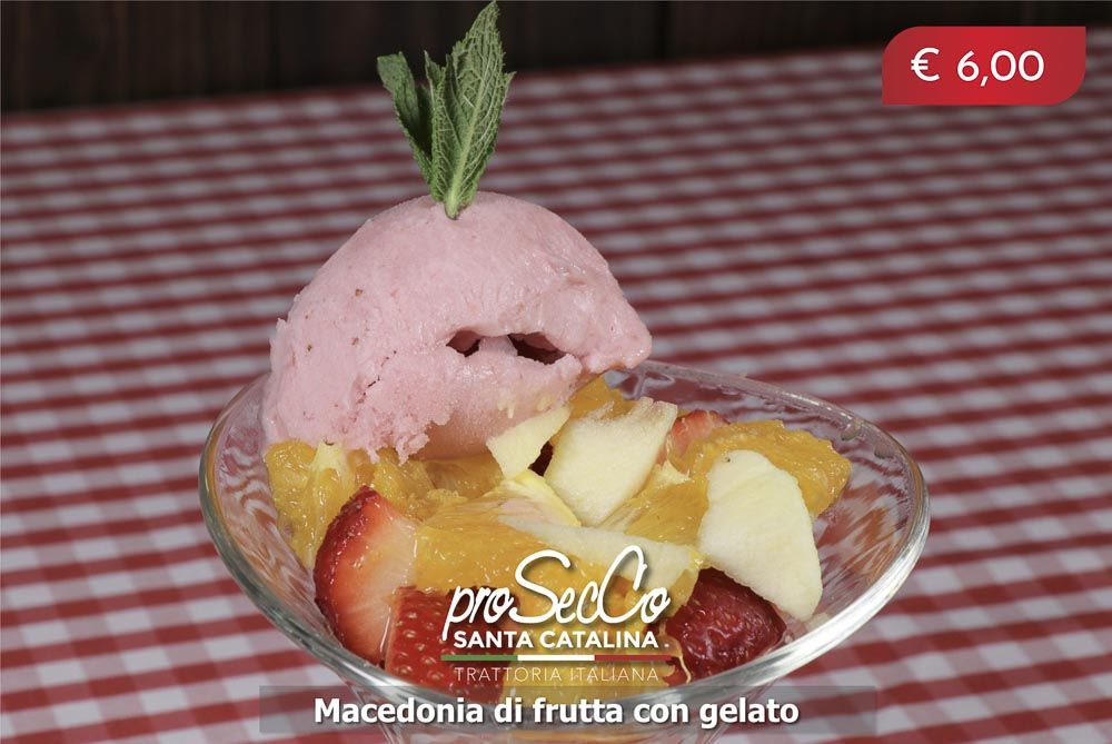 草莓冰淇淋水果沙拉