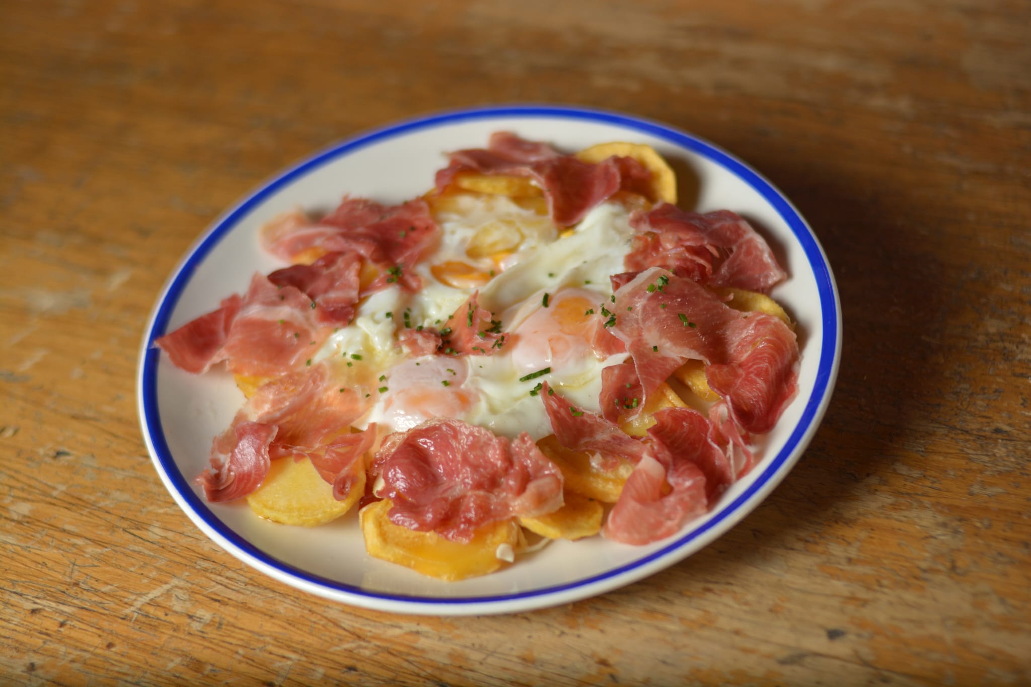 Huevos estrellados con jamón 