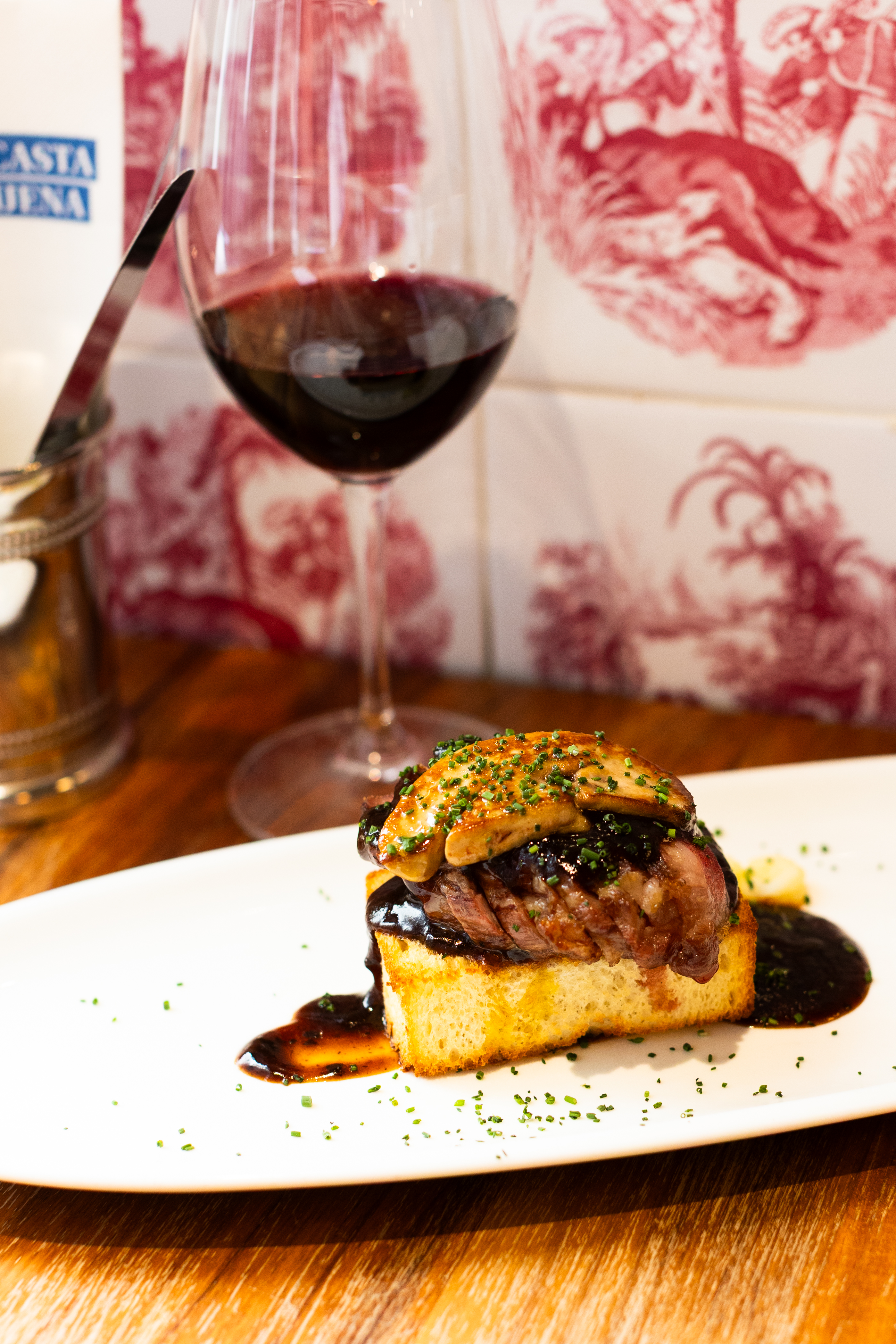 Iberian pork shoulder Rossini style with foie gras and creamy Payoyo cheese