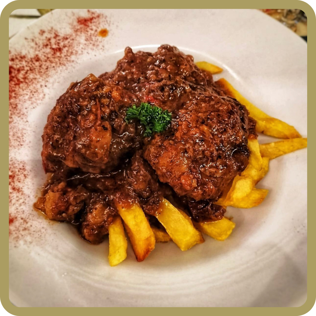 Oxtail stewed with fries