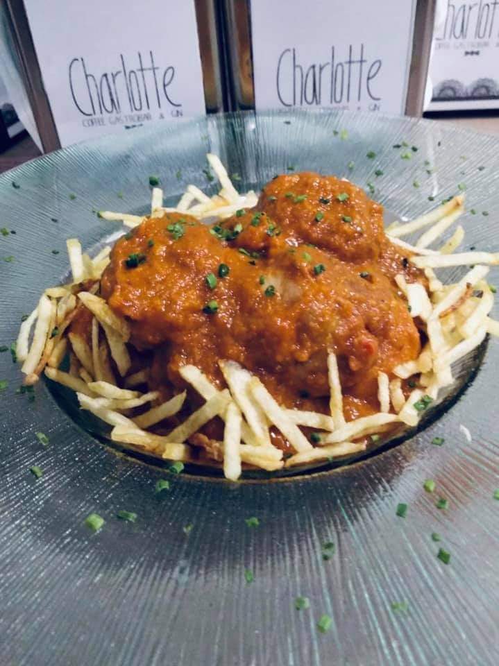 ALBONDIGAS DE MERLUZA Y CHOCO EN SALSA MARINERA