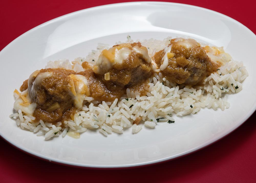 Albóndigas con arroz o patatas fritas