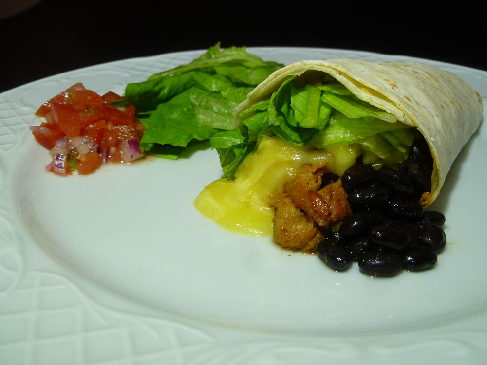 Burrito mit Rinder-Tinga und Reis oder Bohnen