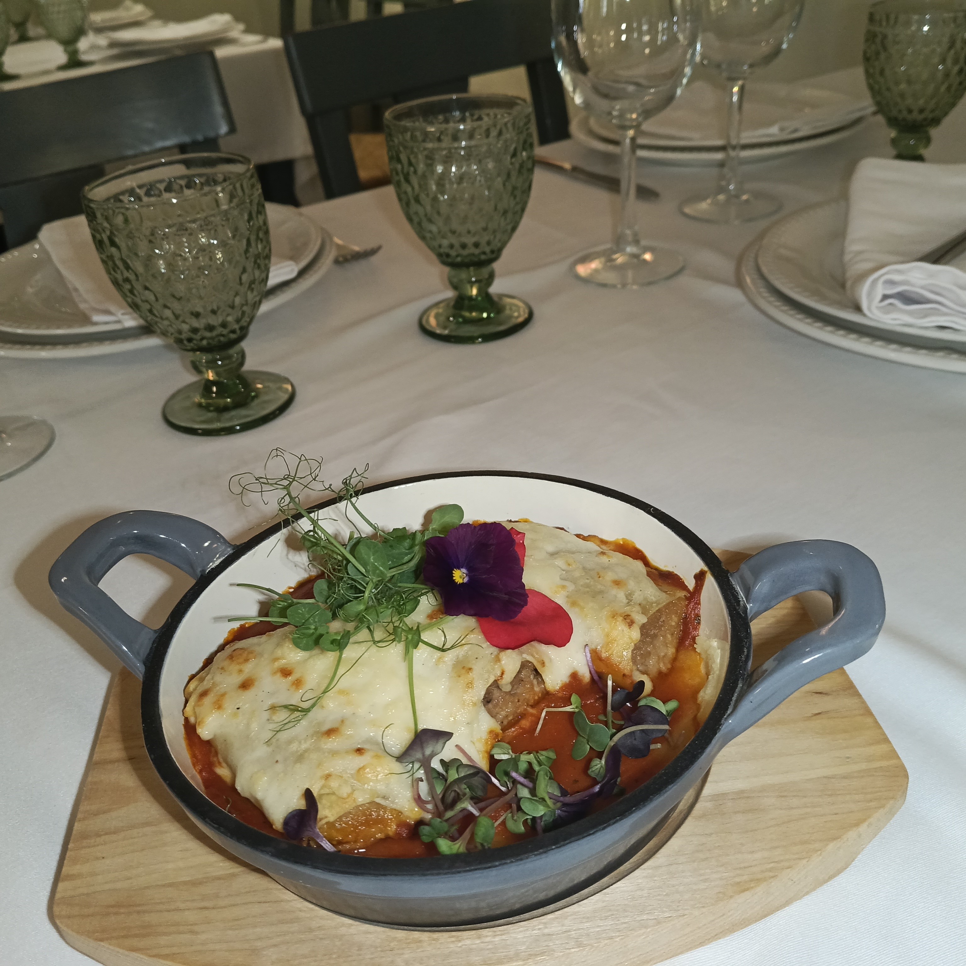 Cannelloni stuffed with gratin duck