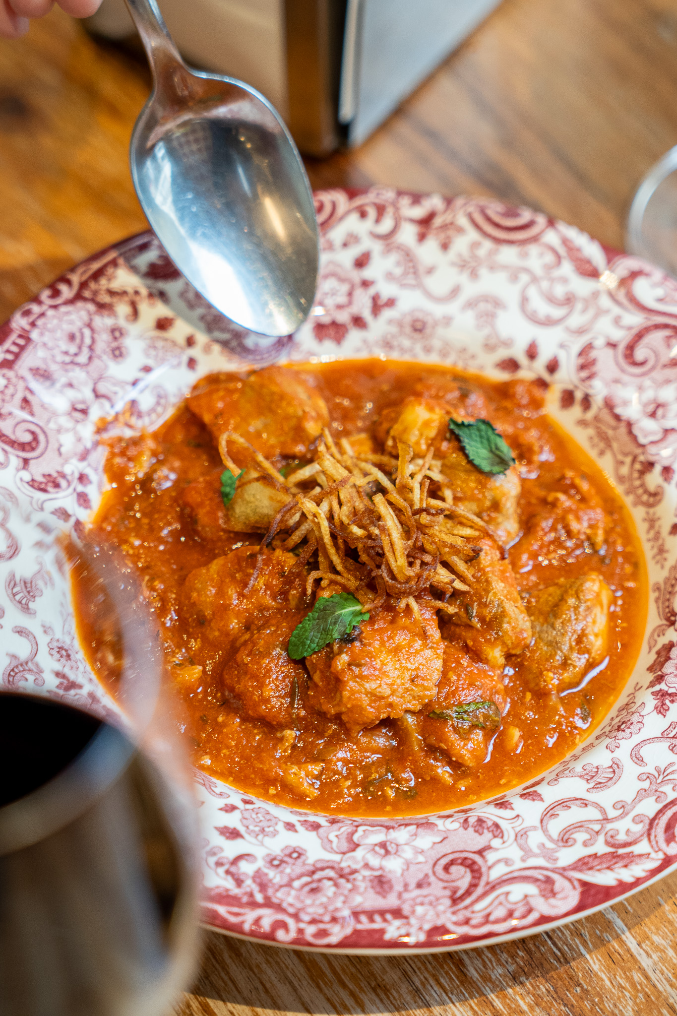 Meat with tomato and mint