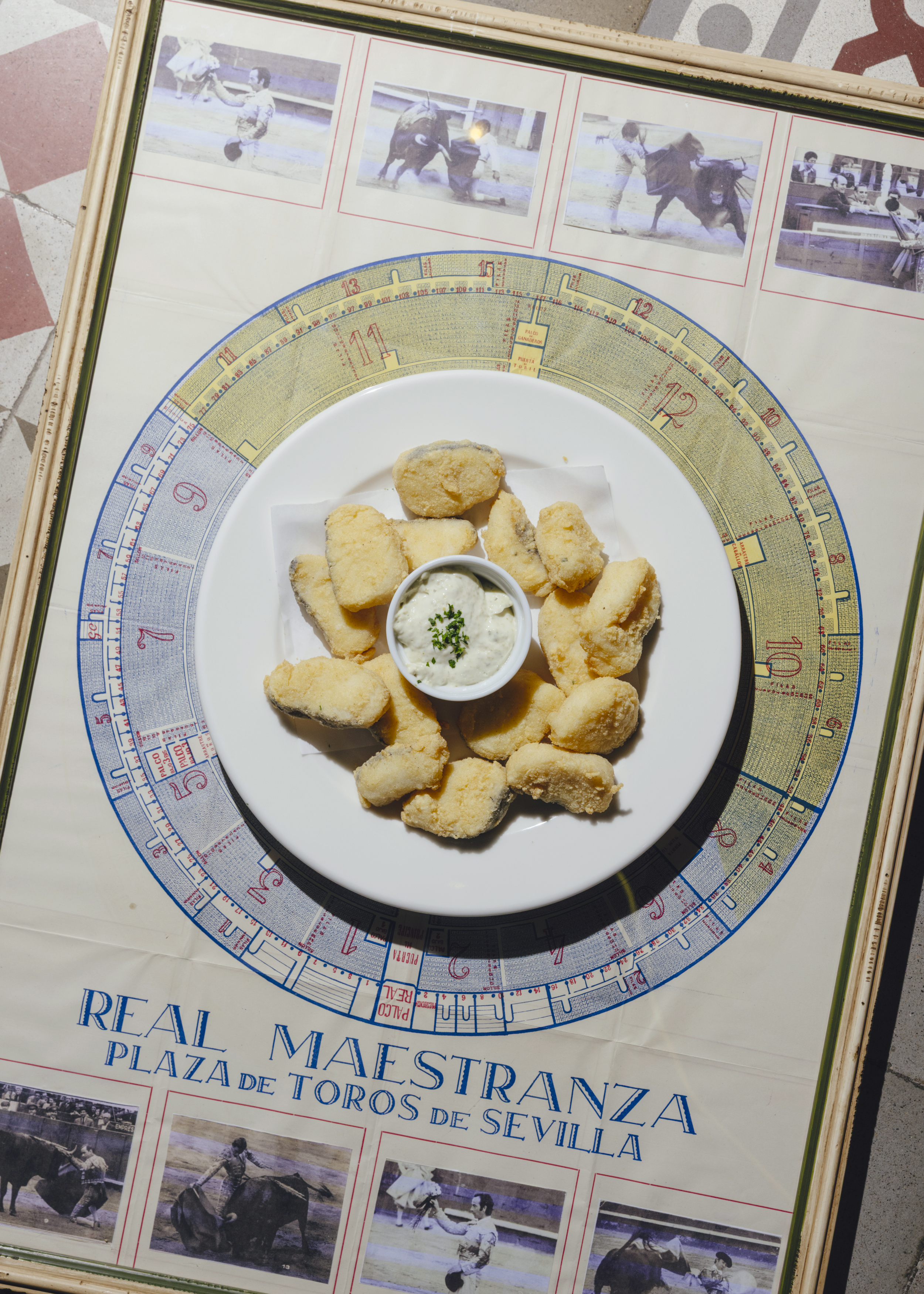 Fried hake with tartar sauce