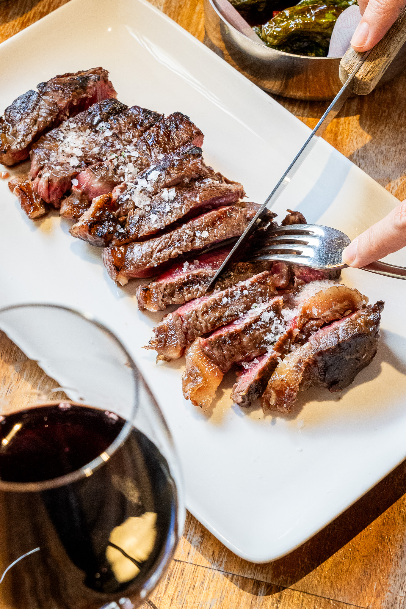 Longe de du boeuf ancienne au poids avec poivrons padrón et piquillo (€/100gr)