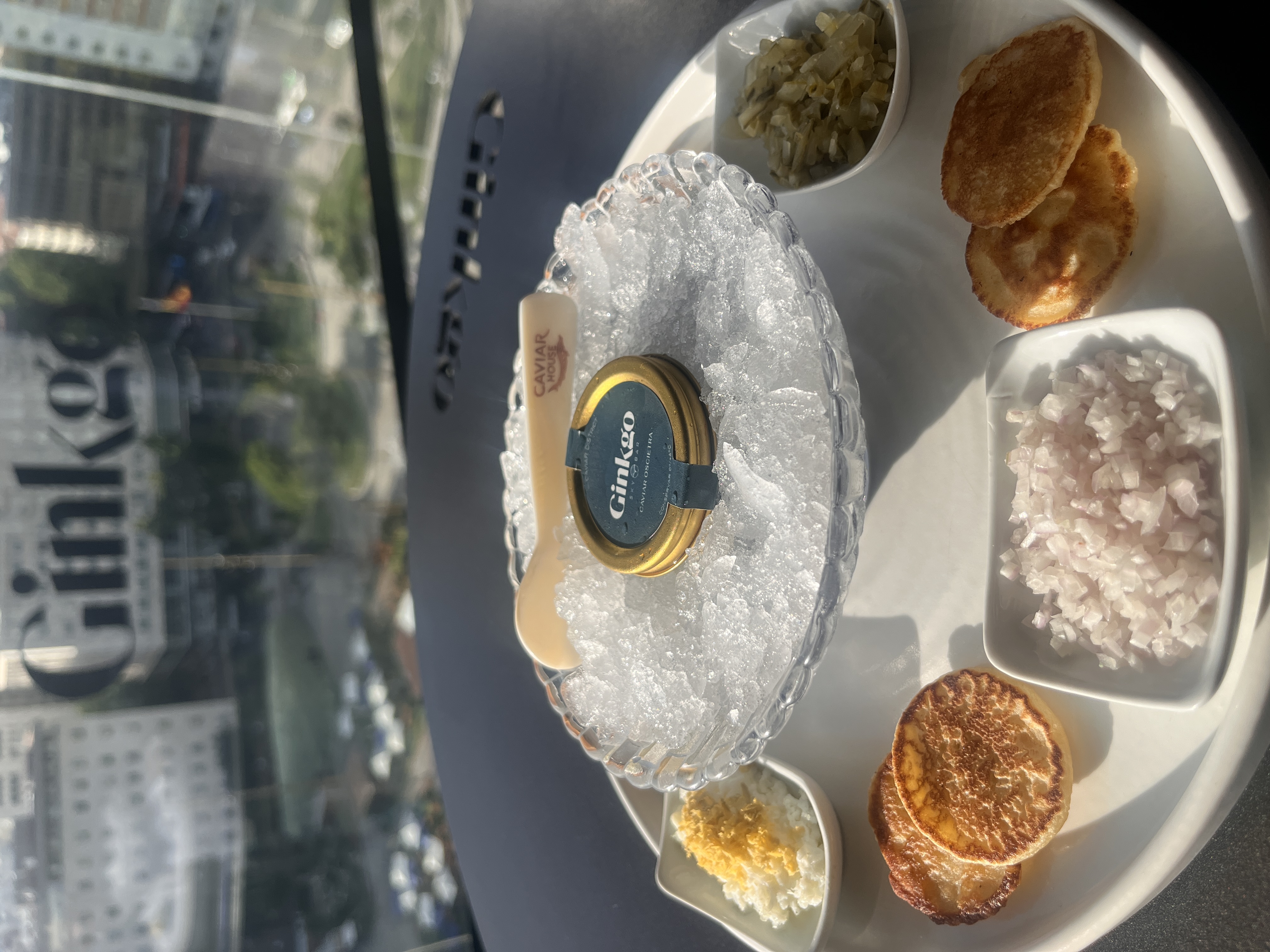 Caviar Oscietra maridado con Veuve Cliquot 