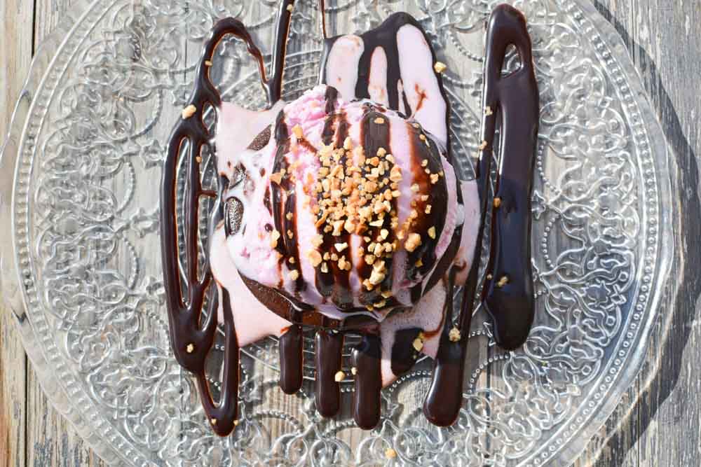 チョコレートフォンダンとアイスクリーム