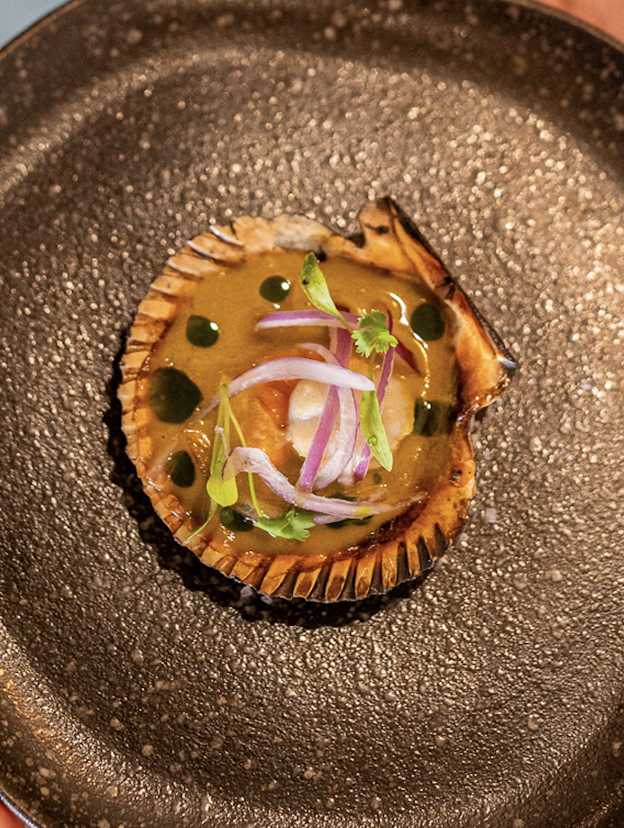 Zamburiñas a la Plancha con Gazpacho de Tomatillo Verde