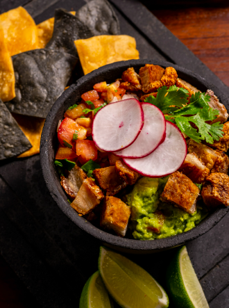 Molcajete de chicharrón de cerdo