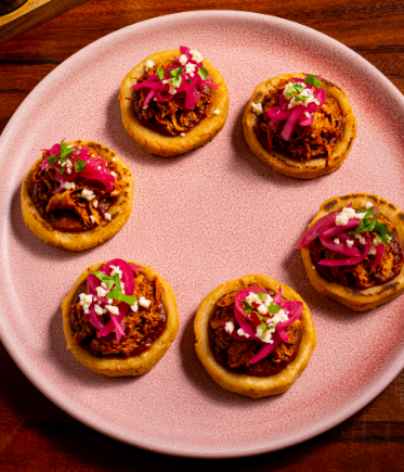 Cochinita pibil sopes