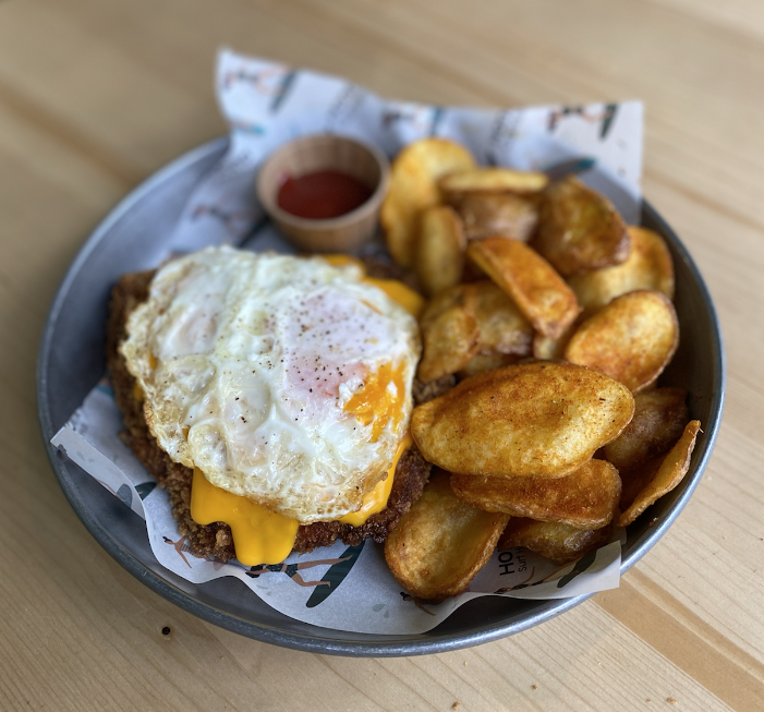 Milanesa con cheddar y huevo