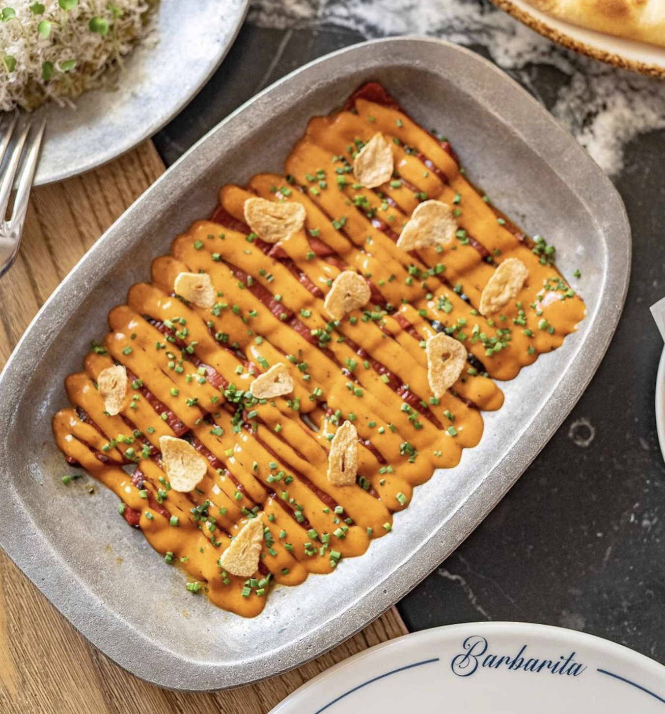 PIQUILLOS DE LODOSA con gaucha y chips de ajo