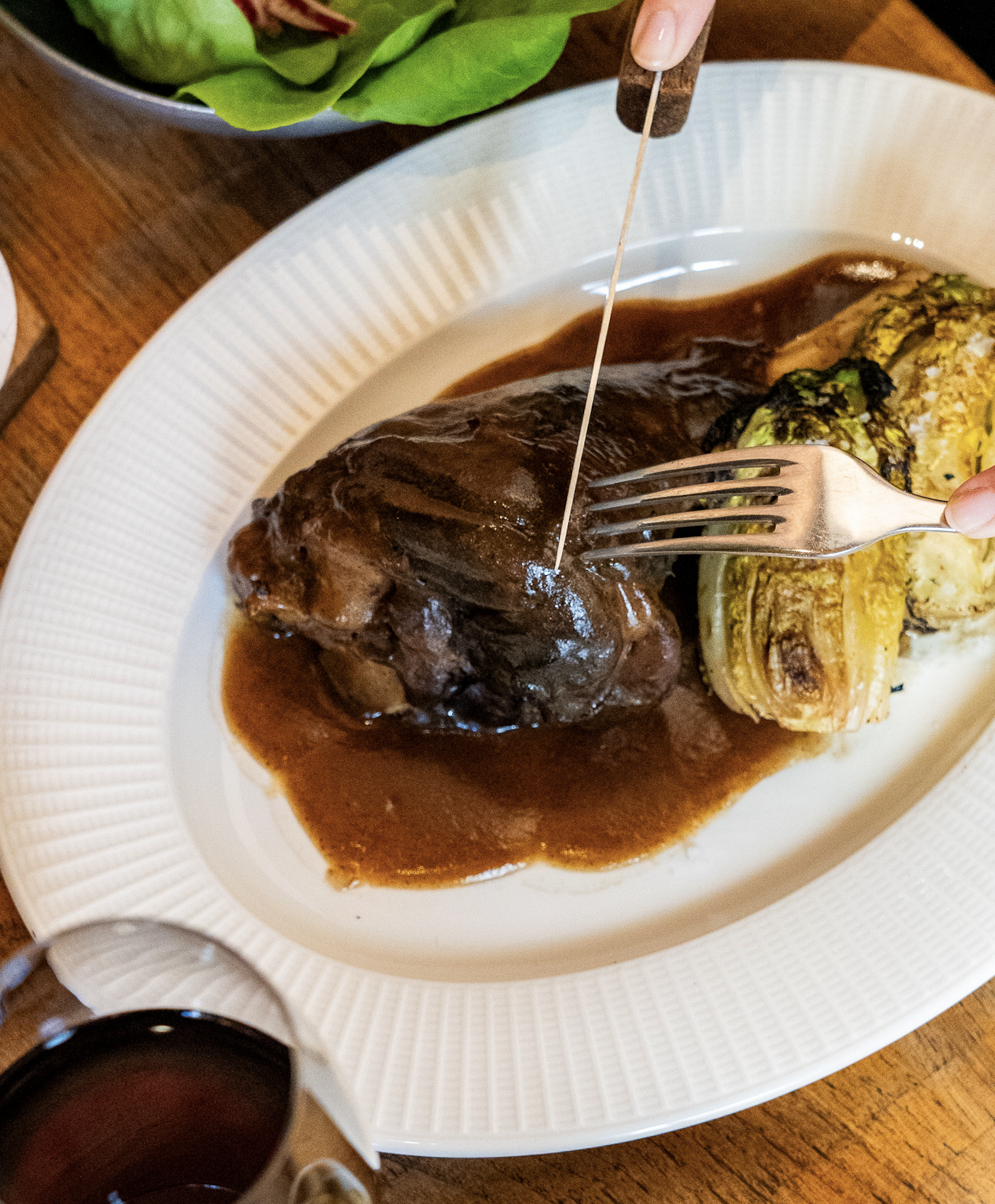 Jarrete a baja temperatura, puré de patatas y salsa bordalesa