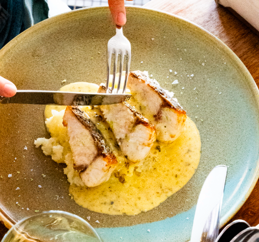 Peix del dia amb holandesa trufada i puré de patata i llimona