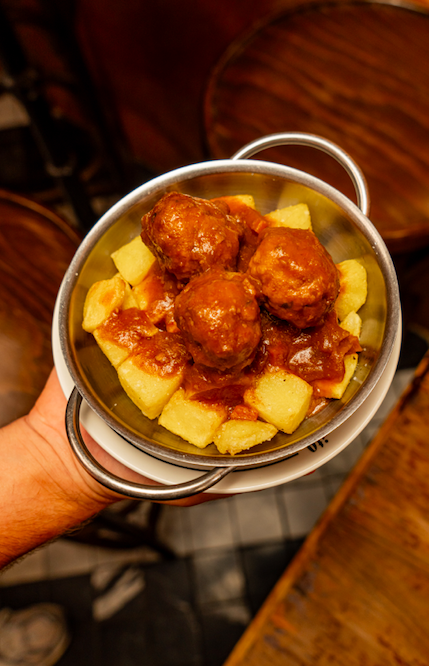 Albóndigas con sus patatitas fritas
