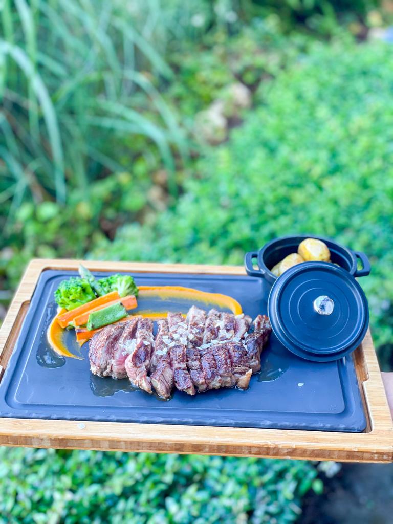 Argentine entrecote with potatoes and vegetables 
