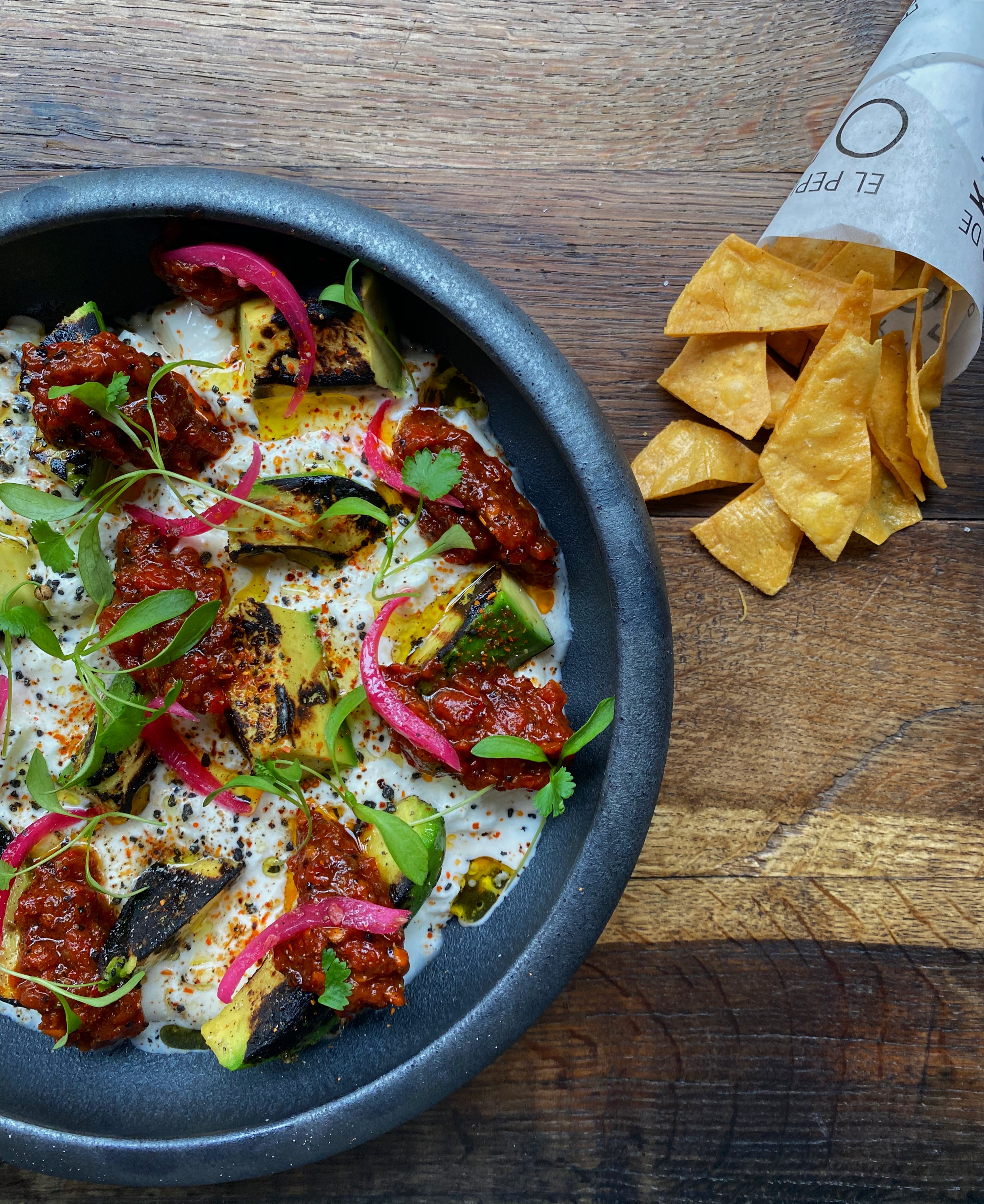 Сыр буррата, морковь, каперсы